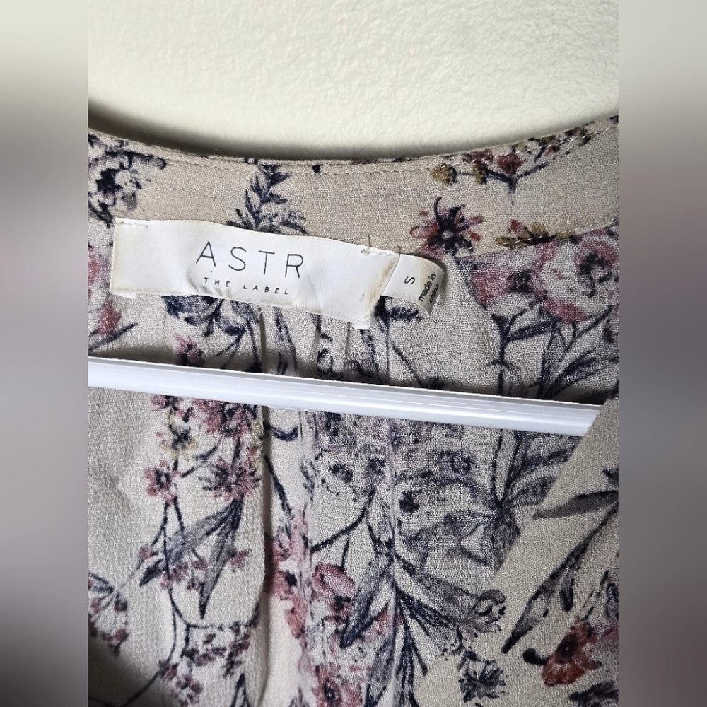 Astr The Label 100% Viscose Floral Hi-Lo Blouse, Size Small - Picture 2 of 3
